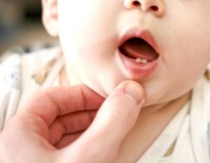 Magnétisme pour le mal de dents de bébé 